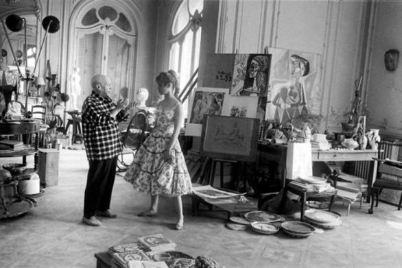 Picasso se do Francie vydal hned po studiích v Madridu. Jeho základnou byla Paříž, ale zamiloval si i oblast v okolí města Cannes, kde měl svůj ateliér.
