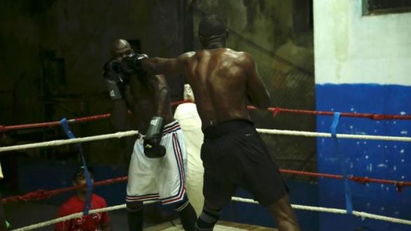 V ringu se nikdo neptá, zda jste slavný herec. Idris Elba schytal mnoho tvrdých ran.