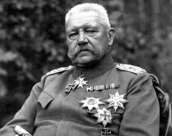 Paul von Hindenburg - německý válečný hrdina a říšský prezident, jehož jméno vzducholoď nosila.