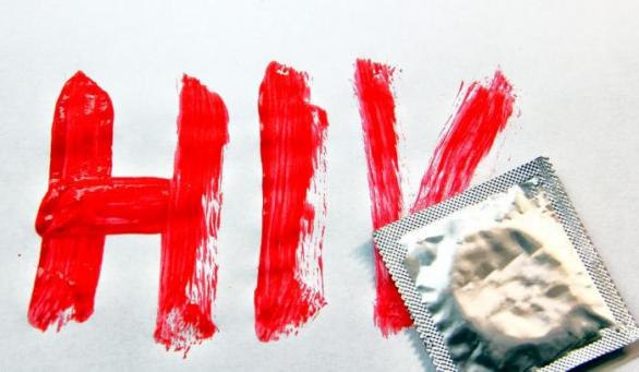 Kondom je účinnou formou ochrany před virem HIV.