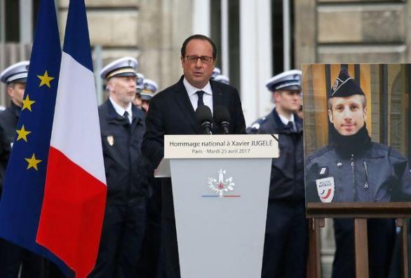 Bizarního smutečně svatebního obřadu se zúčastnil i bývalý prezident Francois Hollande.