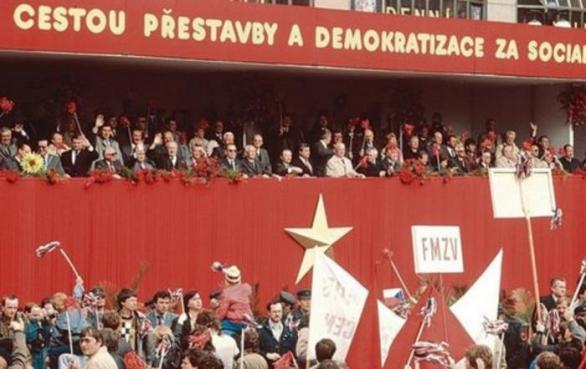 Komunistického teroru se Československo zbavovalo přes 40 let. Nedovolme nástup nové totality.