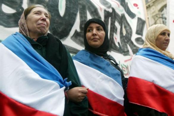 Francouzští muslimové mohou slavit, jelikož Macron se k nim na rozdíl od Le Penové vždy stavěl vstřícně.