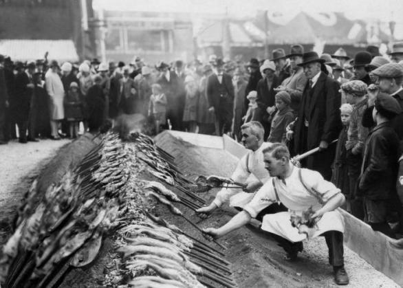 Takhle se tu opékaly ryby přímo na uhlí v roce 1929