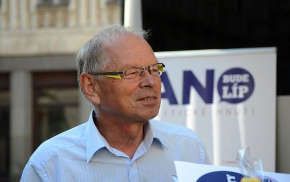 V roce 2013 byl Pilný v čele kandidátky hnutí ANO do voleb. V tomto roce byl z té podzimní vyškrtnut a o pár týdnů později byl nominován na ministerské křeslo. Aby se v tom čert vyznal.