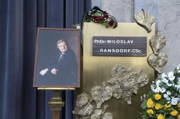 Miloslav Ransdorf zemřel po mozkové příhodě na konci ledna 2016, pohřeb zaplatila jeho domovská KSČM.