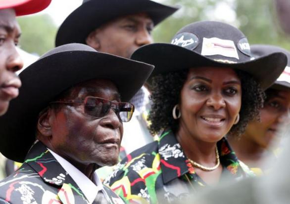 Zimbabwský exprezident Mugabe a jeho nenáviděná manželka Grace poznali, že lidský duch snese jen určité množství útlaku.