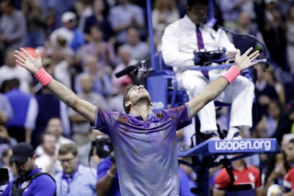 Del Potro ve čtvrtfinále US Open porazil Federera.