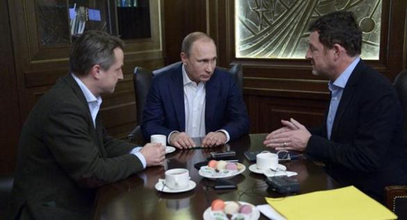 Putin v rozhovoru přiznal, že hospodářské sankce EU ruské hospodářství tíží 