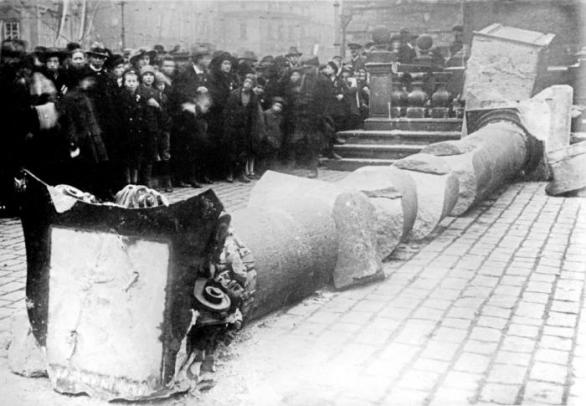 Stržení mariánského sloupu v listopadu 1918 bylo pro tehdejší Pražany jakýmsi symbolickým vypořádáním se se symbolem habsburské nadvlády.