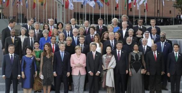 Schůzka měla kvůli nabitému programu summitu G20 trvat jen půl hodiny, nakonec ale trvala pětkrát tolik. Ostatní lídři holt museli počkat.