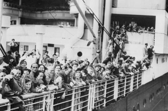 Židé uprchli do USA za lepším životem. Američané je na oplátku vrátili do Evropy, kde pak zemřeli v koncentračním táboře.