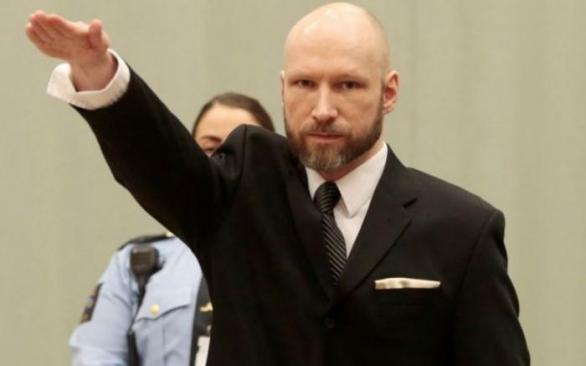 Breivik rukou naznačuje, jak vysoko by skákal radostí, kdyby ho Zeman omilostnil.