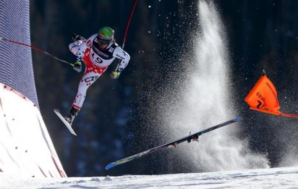 Nehoda českého lyžaře Ondřeje Banka. (Christian Walgram, Rakousko) 