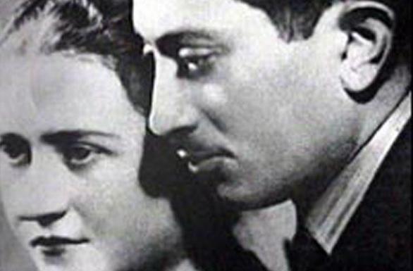 Většina Wiesenthalovy rodiny nepřežila holocaust. Zůstal jen on se svou manželkou.