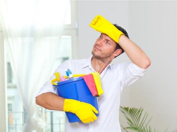 Muži by se museli adaptovat na domácí práce