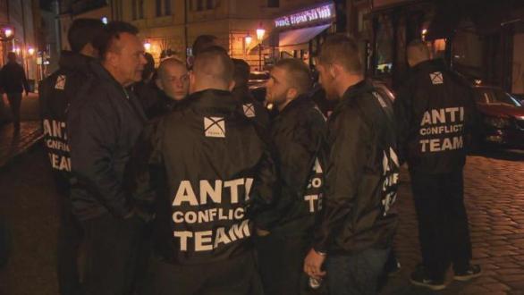 Praha již brzy pro dodržování všech zákazů nebude stačit rekrutovat drsné hochy do antikonfliktních týmů.