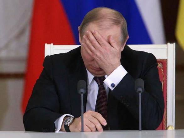Putin možná občas ocení, že mu Zeman podlézá, ale za tu ostudu, co Zeman dělá, mu to snad ani nestojí.