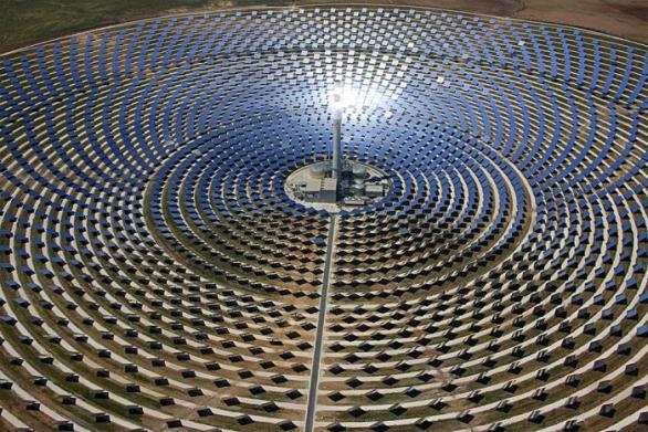 Gemasolar – možná ne největší, ale v současné době rozhodně nejvýkonnější solární elektrárna na světě.
