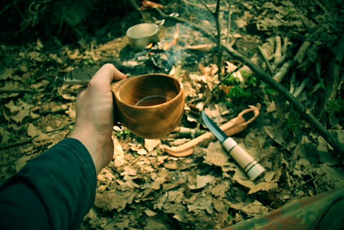 Tradiční bushcraft – skandinávský dřevěný hrnek kuksa