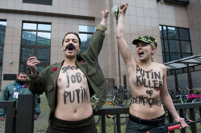 Tyhle dvě členky ruského hnutí Femen to řekly srozumitelně