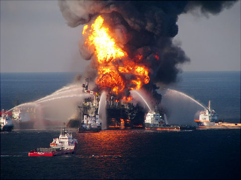 Hořící ropný vrt je lokální průšvih, ale o ničem globálním nevypovídá