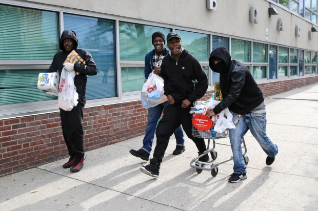 Baltimore: černoši vykrádají bělošské obchody