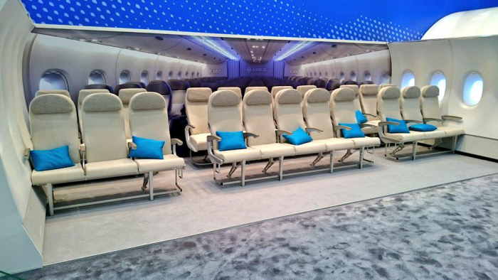 Jedenáct sedadel v řadě nového Airbusu. Pohodlí nic moc...