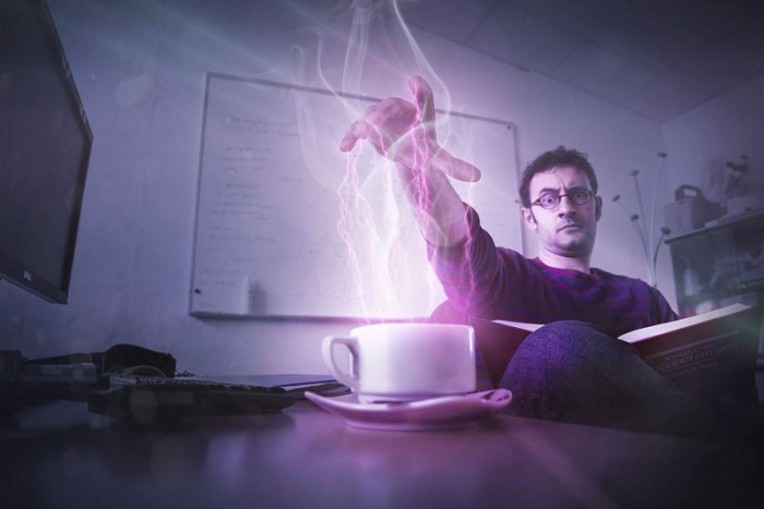 Fyzik Valerio Rossetti využívá sílu pro dobro celého světa - například zde díky ní ohřívá kávu.