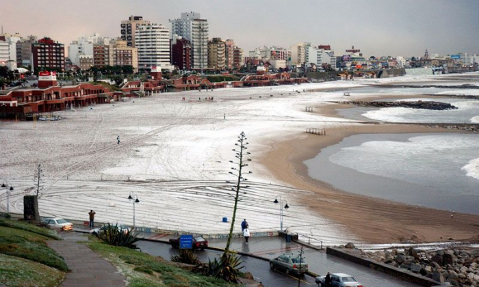 Zasněžená pláž v argentiském Buenos Aires, 2007