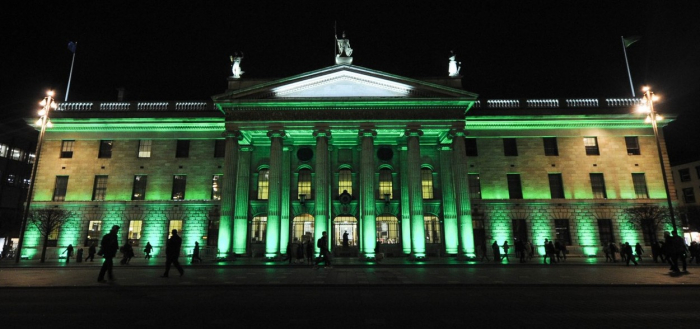 Do zeleného světla se odívá i irský Dublin – včetně jeho Hlavní pošty
