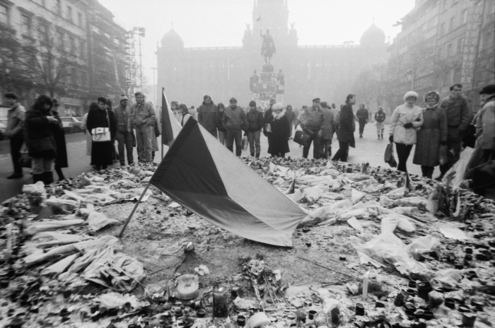 Období listopadové sametové revoluce v centru Prahy