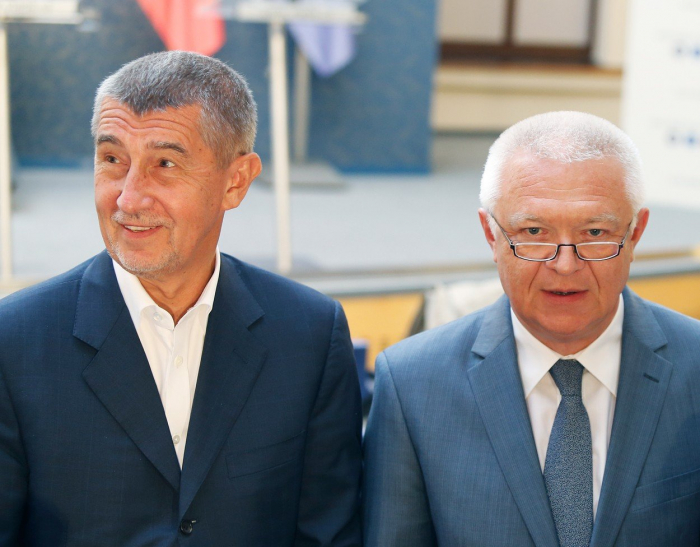 Andrej Babiš a Jaroslav Faltýnek byli vydáni k trestnímu stíhání. Vydání předcházela nedůstojná šaráda sehraná převážně poslanci jejich hnutí ANO.