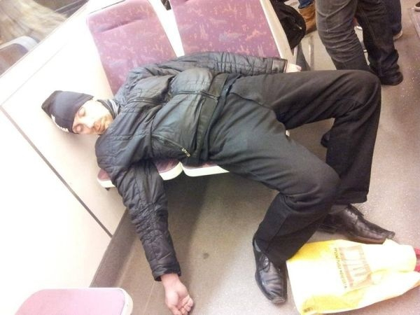 Spát se dá stejně dobře ve vlaku, metru i tramvaji.