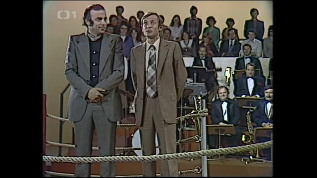 Píseň Jednoho dne se vrátíš poprvé zazněla v hudební estrádě Ring volný, kde umělci vystupovali v boxerském ringu.