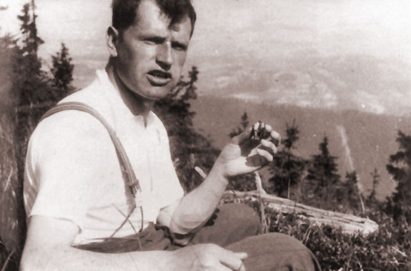 I po svém vysvěcení na kněze byl Josef Toufar vždy hlavně jedním z farníků, ne povýšeným farářem. S věřícími chodil na výlety a pomáhal jim s jejich starostmi.