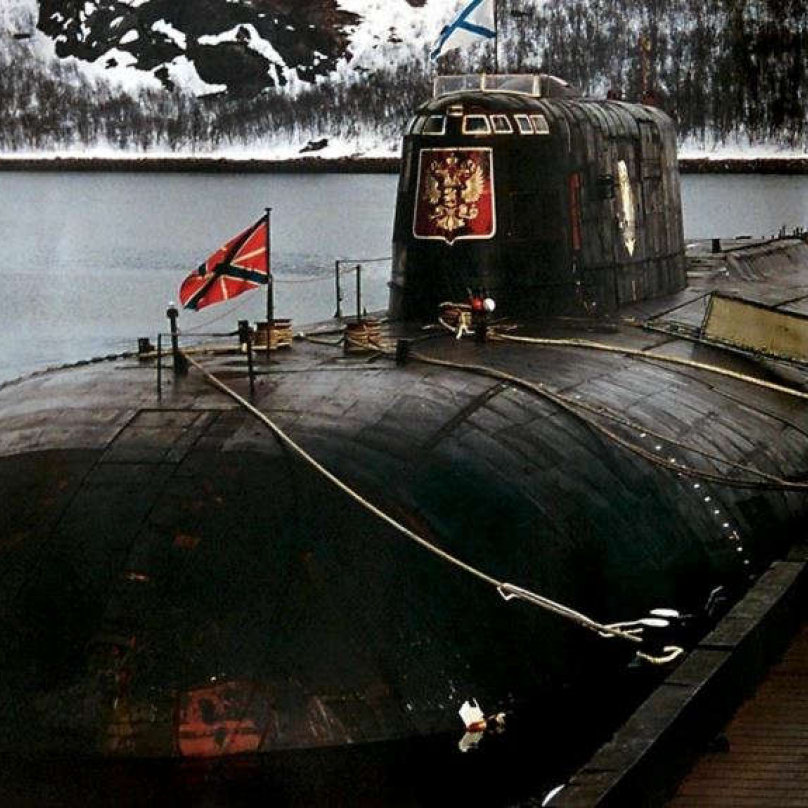 Kursk byl svého času jednou z největších ponorek na světě. Říkalo se o něm, že je nepotopitelný. To byl ale krutý omyl.