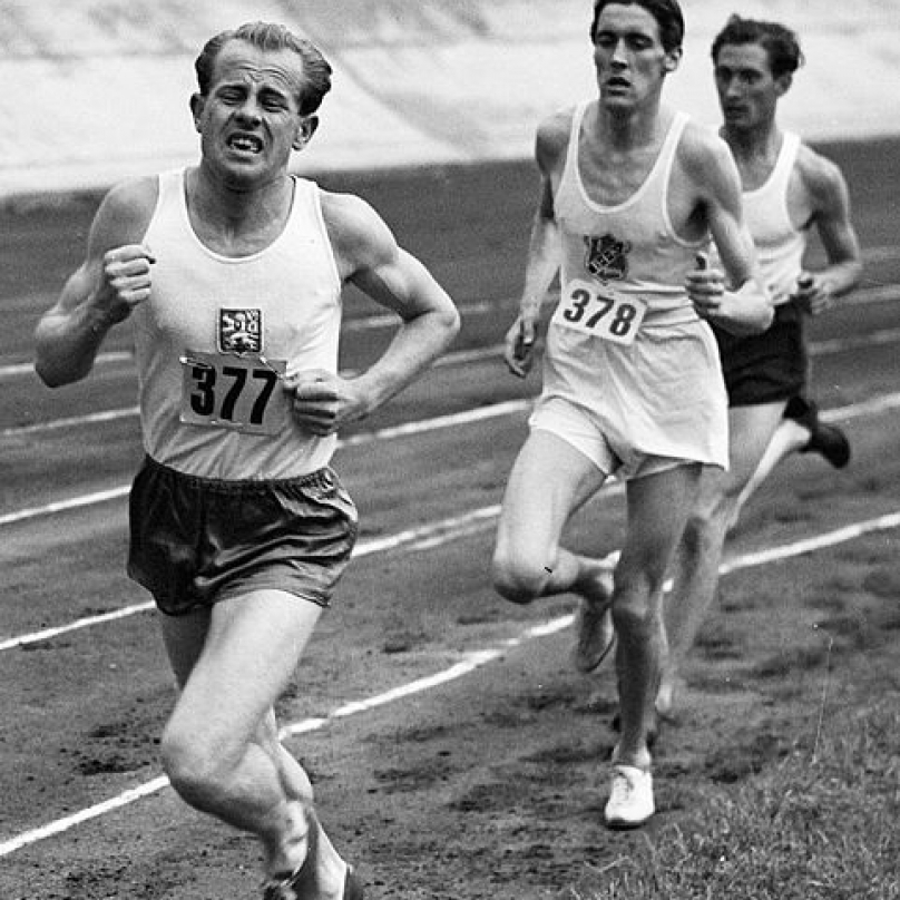 Emil Zátopek během olympiády v Londýně (1948). &quot;Nebylo mi dáno běžet a usmívat se zároveň.&quot;
