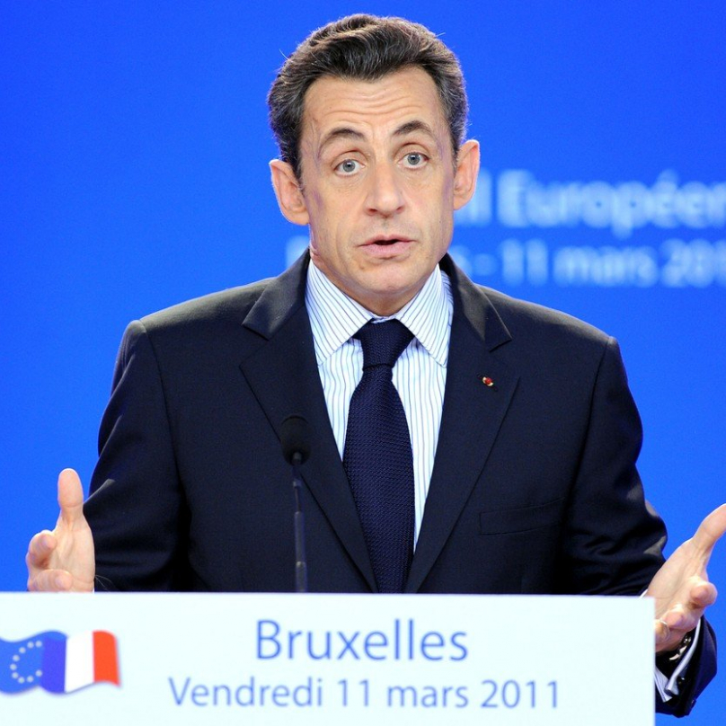Ale, ale! Francouzského exprezidenta Sarkozyho zadržela policie kvůli údajně nezákonnému financování předvolební kampaně.