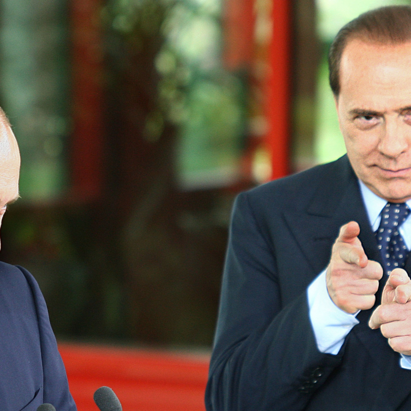 Berlusconi ukazuje, co se stane když se bude někdo navážet do kamaráda Putina. Babiš krom vlivu v politice, médiiích a na finančních trzích oplývá i Silviovo arogancí takže srovnání je více než na místě.