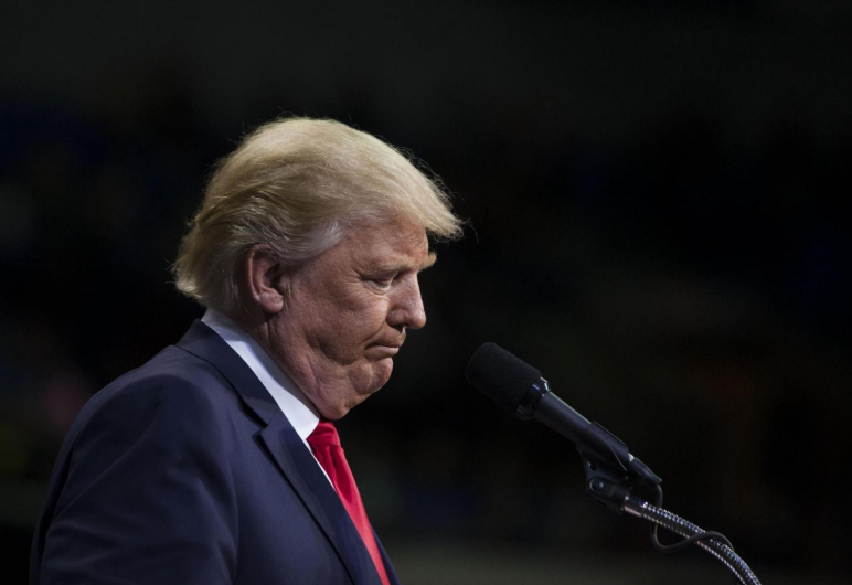 Donald Trump se k překvapení všech v řeči dost kontroloval a vůči nikomu nebyl výrazně agresivní. Zajímavá změna!