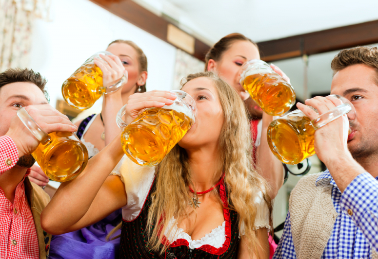 Pijeme mnohem méně alkoholu než v 90. letech, takže máme čistou hlavu, což je na škodu.