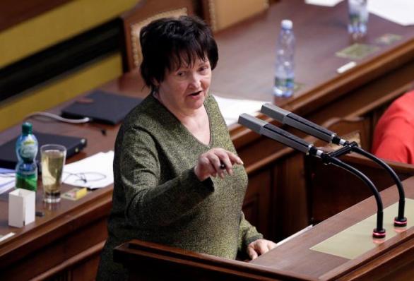 Poslankyně Jana Lorencová již kandidovat nebude. Na konci volebního období se ale ještě stihla postarat o pěkné pozdvižení.
