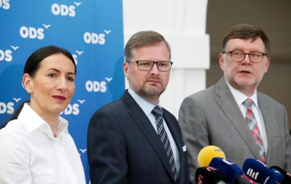 Předseda ODS Petr Fiala musí řešit trapasy, o které se mu postarala místopředsedkyně Udženija a předseda poslaneckého klubu Stanjura.