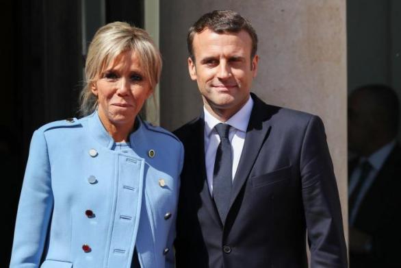 Brigitte a Emmanuel Macronovi jsou považováni za ideální manželský pár. Aby za to ale byla první dáma Francie placena, to už se Francouzům nelíbí.