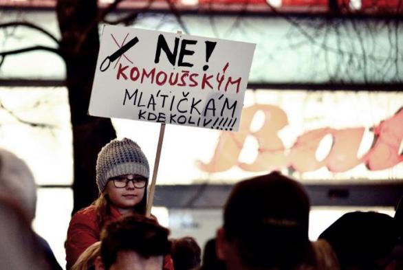 Protestovalo proti Ondráčkovi a komunistům, ale také proti Babišovi. Tak jistěže.