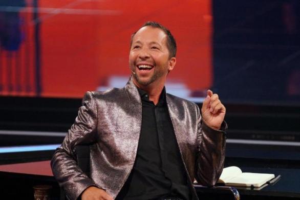 René Baumann aka DJ BoBo aka autor nejotravnější letní písničky všech dob oslavil 50. narozeniny.