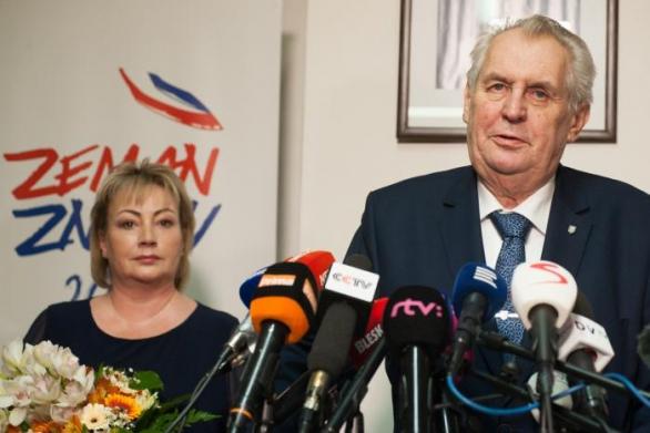 Ivana Zemanová se nechala slyšet, že manžela doprovodí do předvolebních debat, které se svým protivníkem povede.