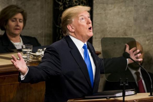 Trump v proslovu především chválil své vlastní úspěchy. Americký prezident Donald Trump přednesl poselství o stavu unie.