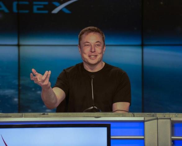 Elon Musk smazal facebookové profily Tesly a SpaceX.